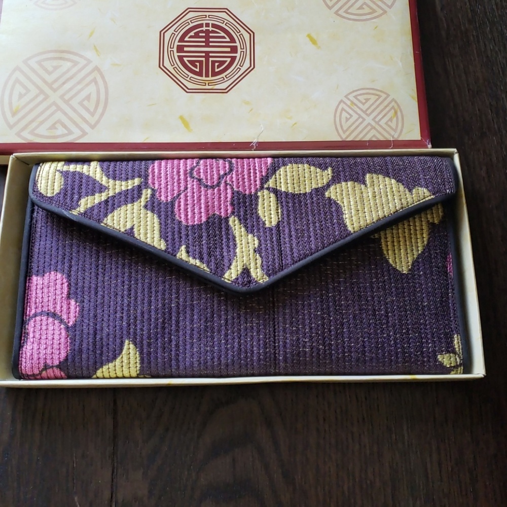 Silk wallet new with box